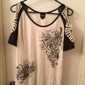 Beautiful tee with lots of details